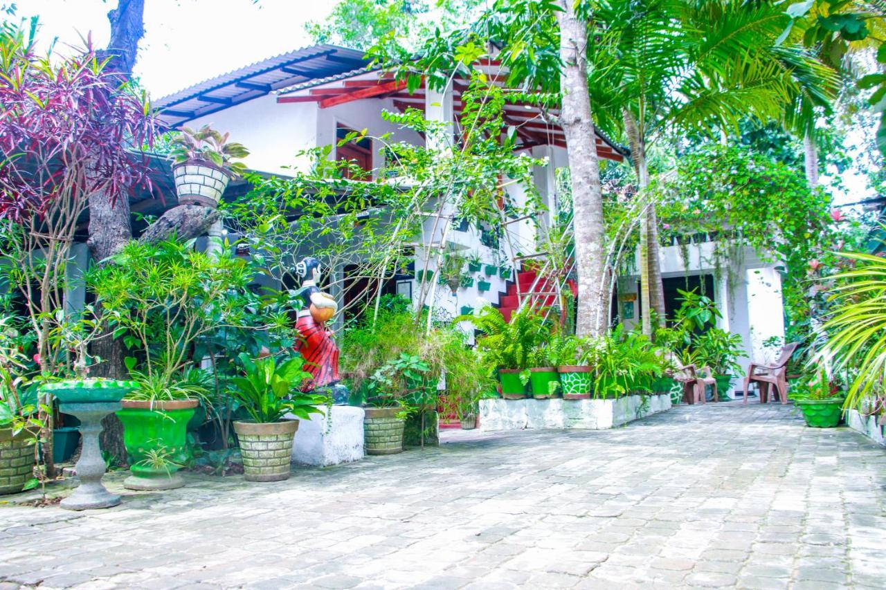 Sigiri Tarushan Home Stay Sigiriya Exterior photo